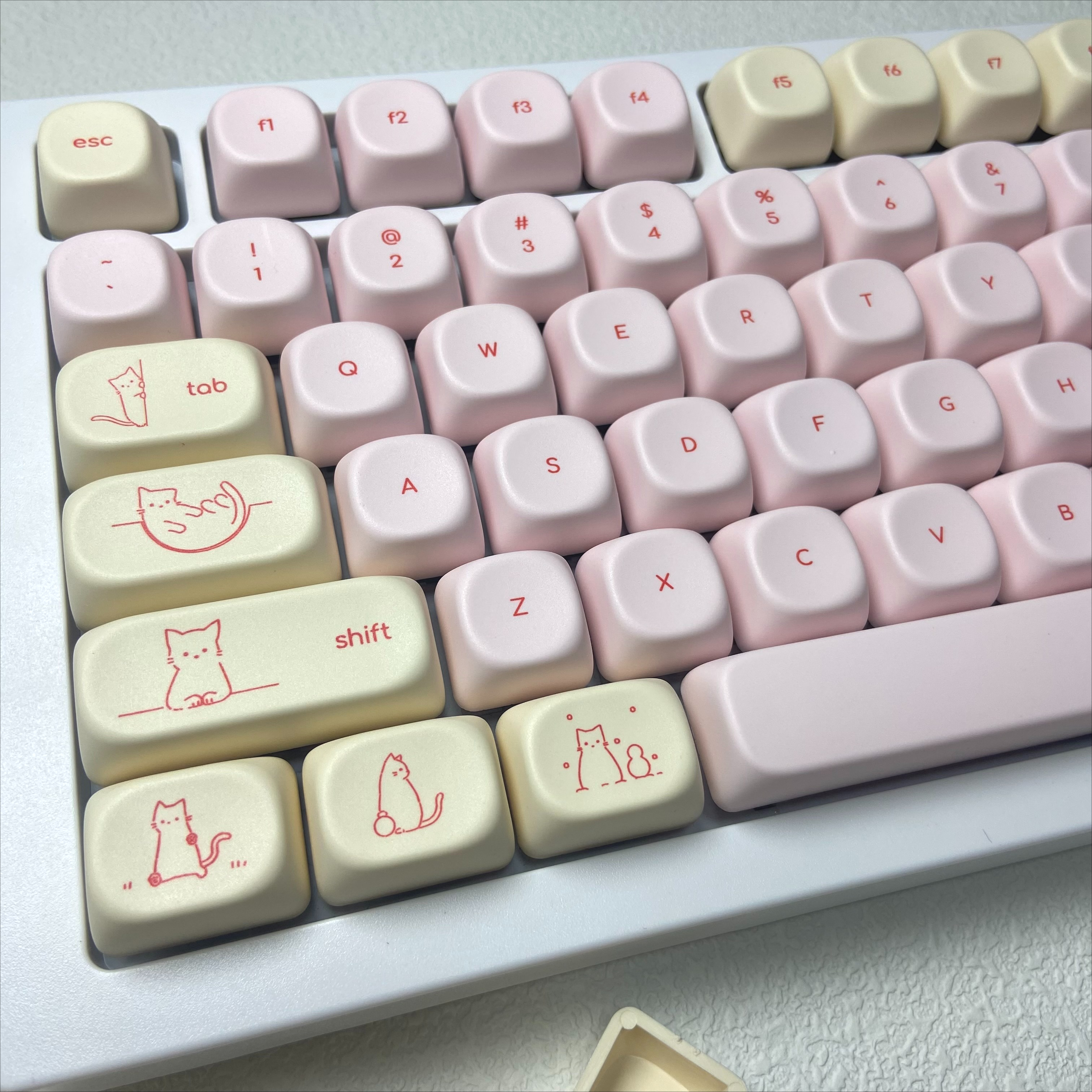 Pink Busy Cat Minimalist Small - Gaming Keyboard Mini のレビューと価格