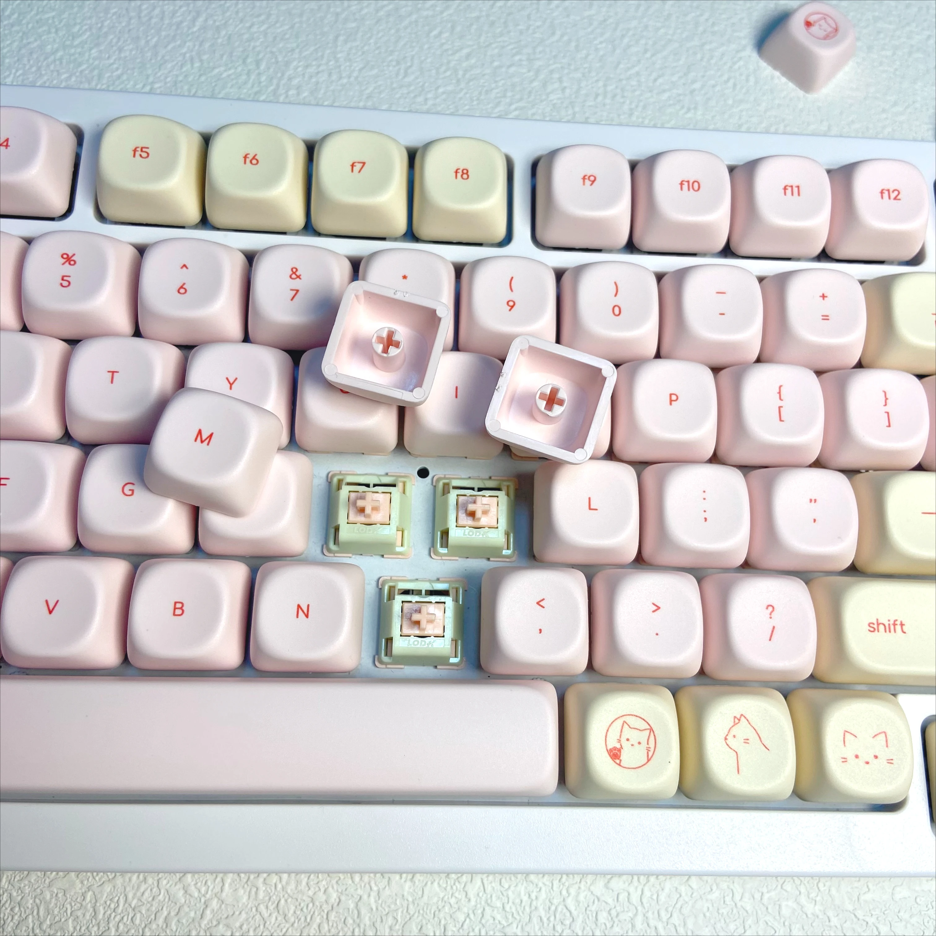 Pink Busy Cat Minimalist Small - Gaming Keyboard Mini のレビューと価格
