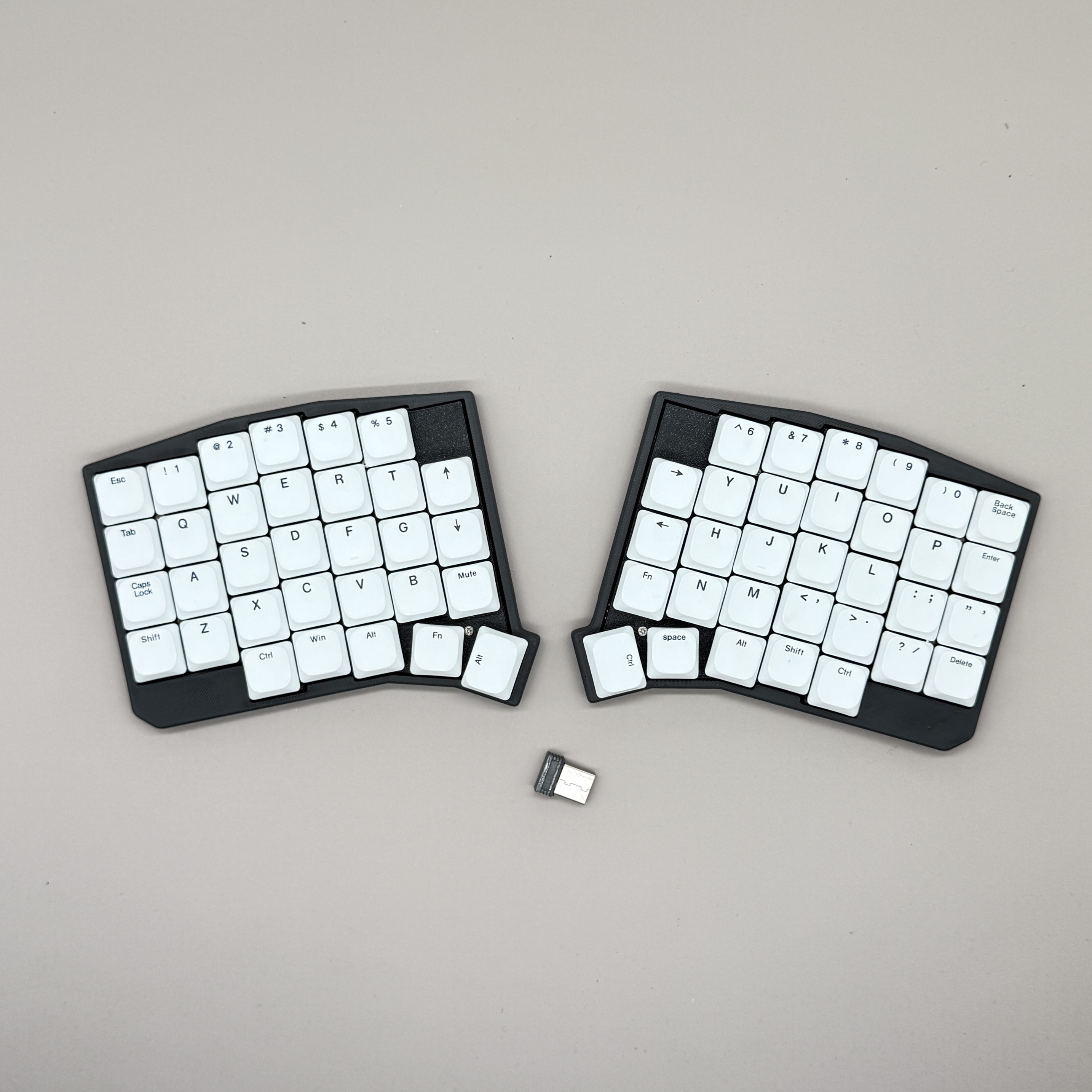 SOFLE Low Profile Split Keyboa - Gaming Keyboard Bundle のレビューと価格
