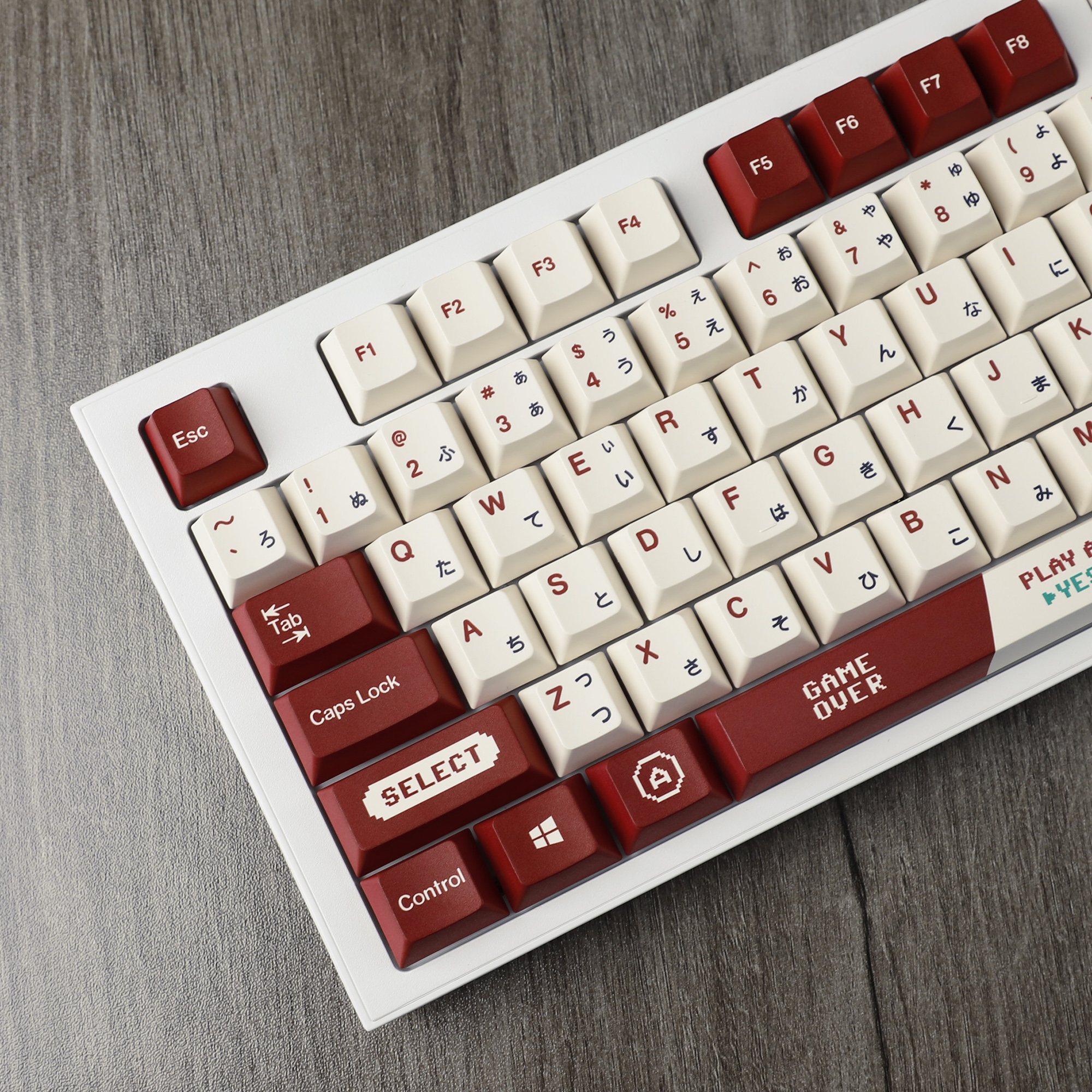 Gameboy Retro Red Beige Dye Su - Gaming Keyboard Tkl のレビューと価格